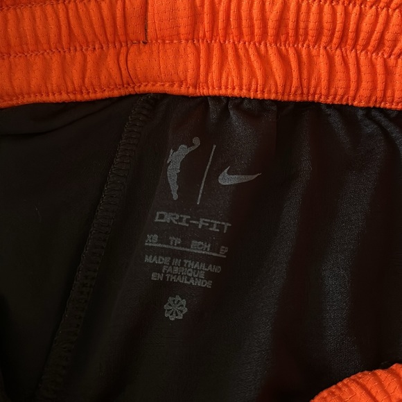 Nike WNBA Shorts - Picture 7 of 7